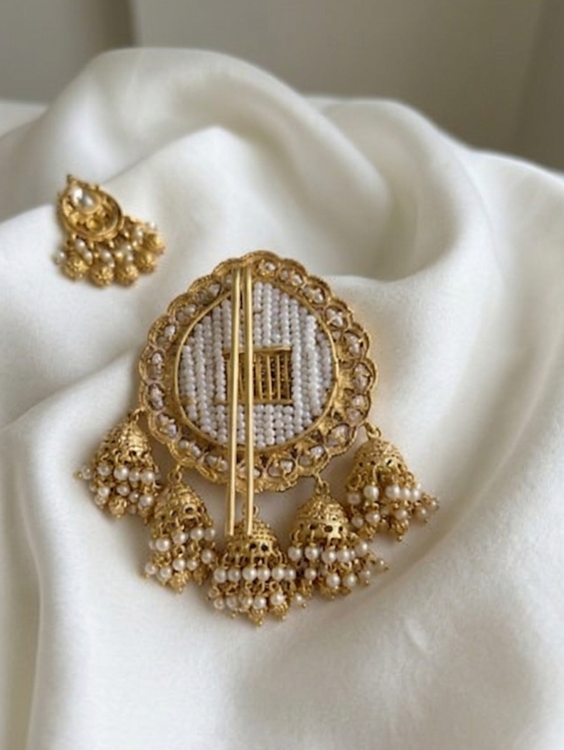 Mukta-Mani Kesha Pin