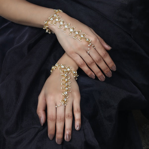 Suhana Kundan HathPhool