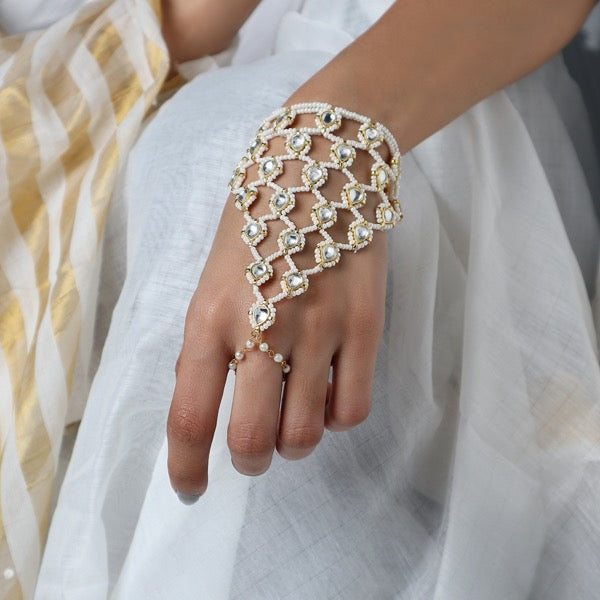 Keerti Kundan HathPhool