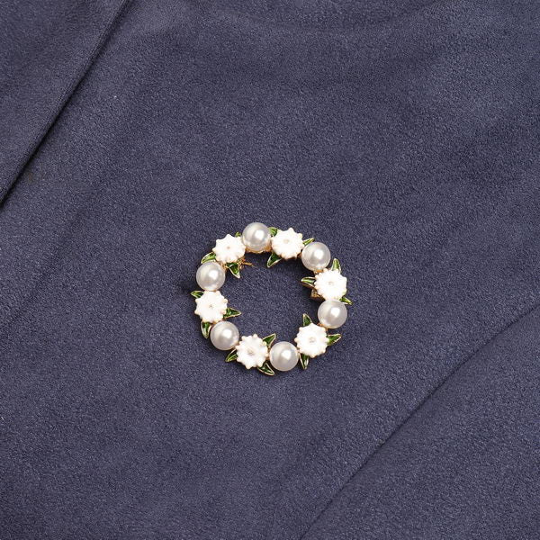 Flower and Pearl in Round