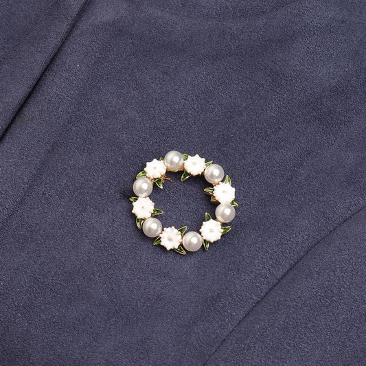 Flower and Pearl in Round