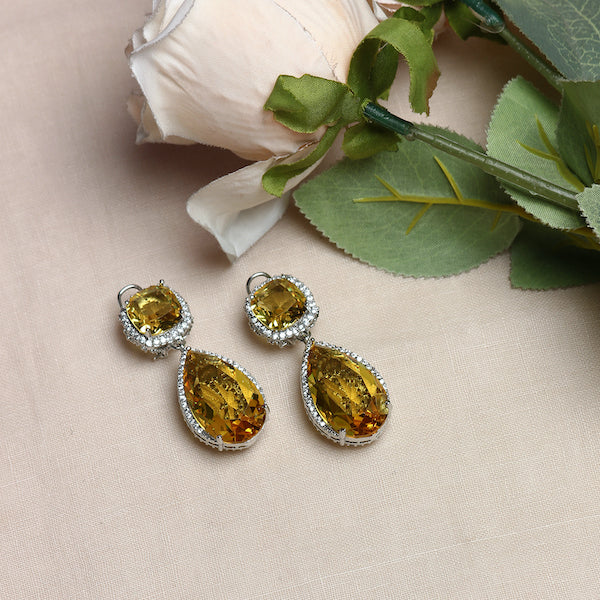 Sophie Danglers in Yellow