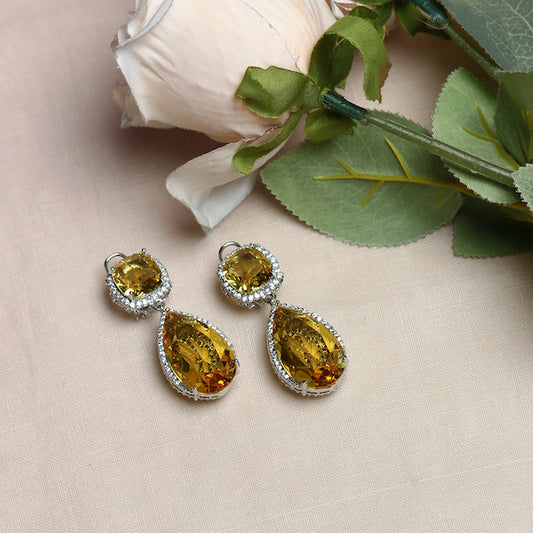 Sophie Danglers in Yellow