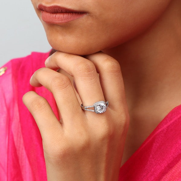 Solitaire in Square Ring