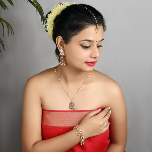 Sayali Pachi Pendant Set