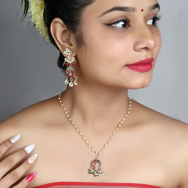 Sayali Pachi Pendant Set