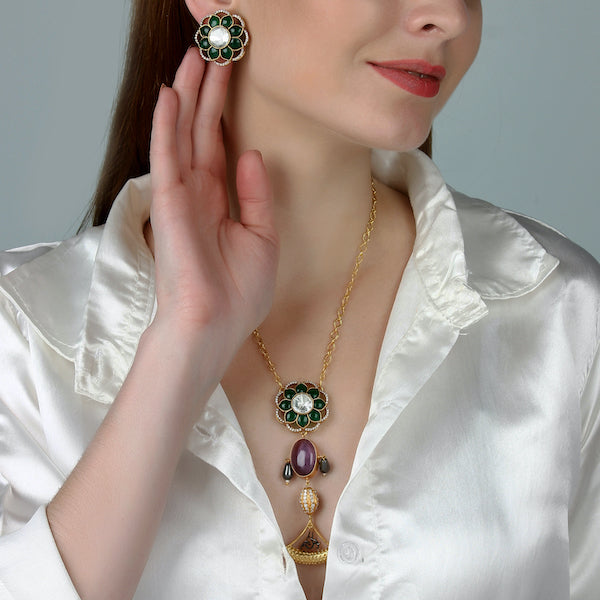 Nikhar Pendant in Green