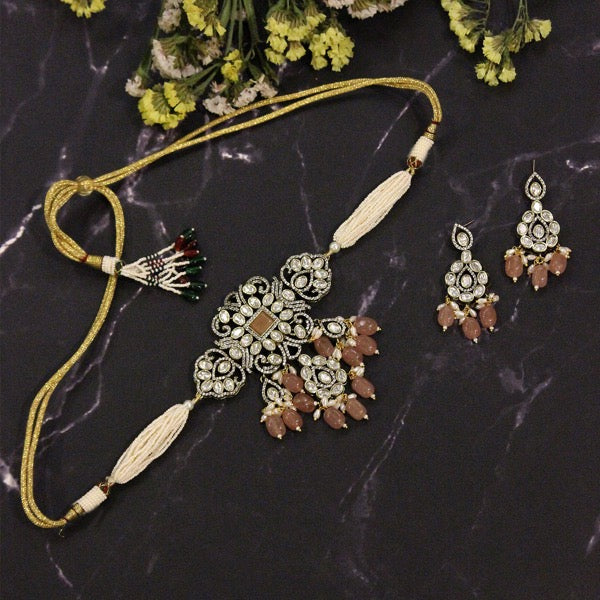 Moini Choker in AD