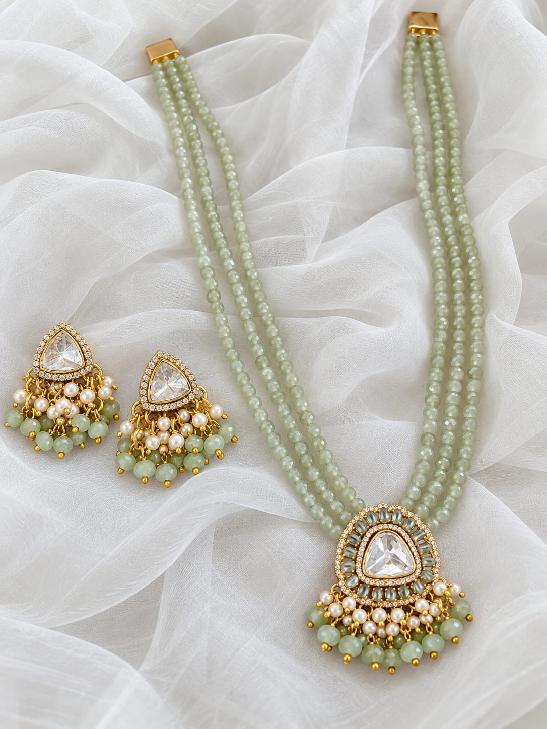 Tribhuj Pista Kundan neckset