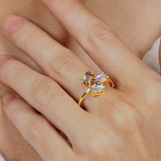 Floral Love Ring in Labro