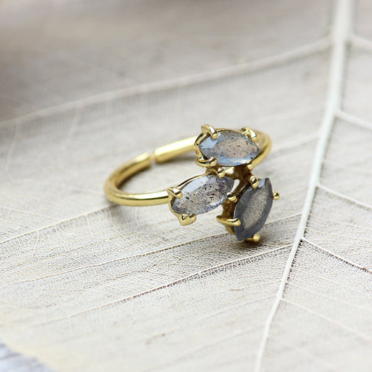 Floral Love Ring in Labro