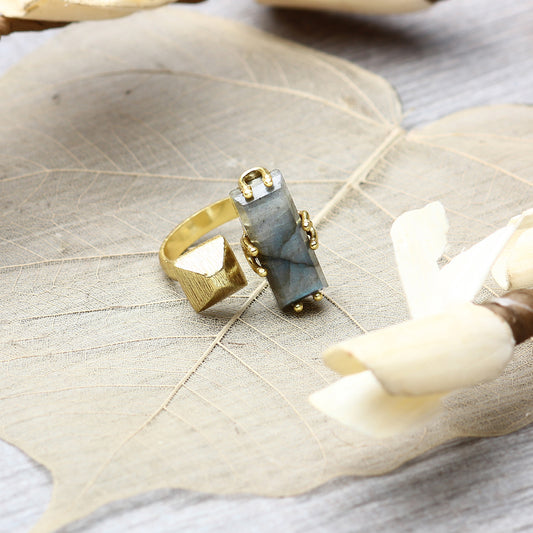Bella Stone Ring in Labro