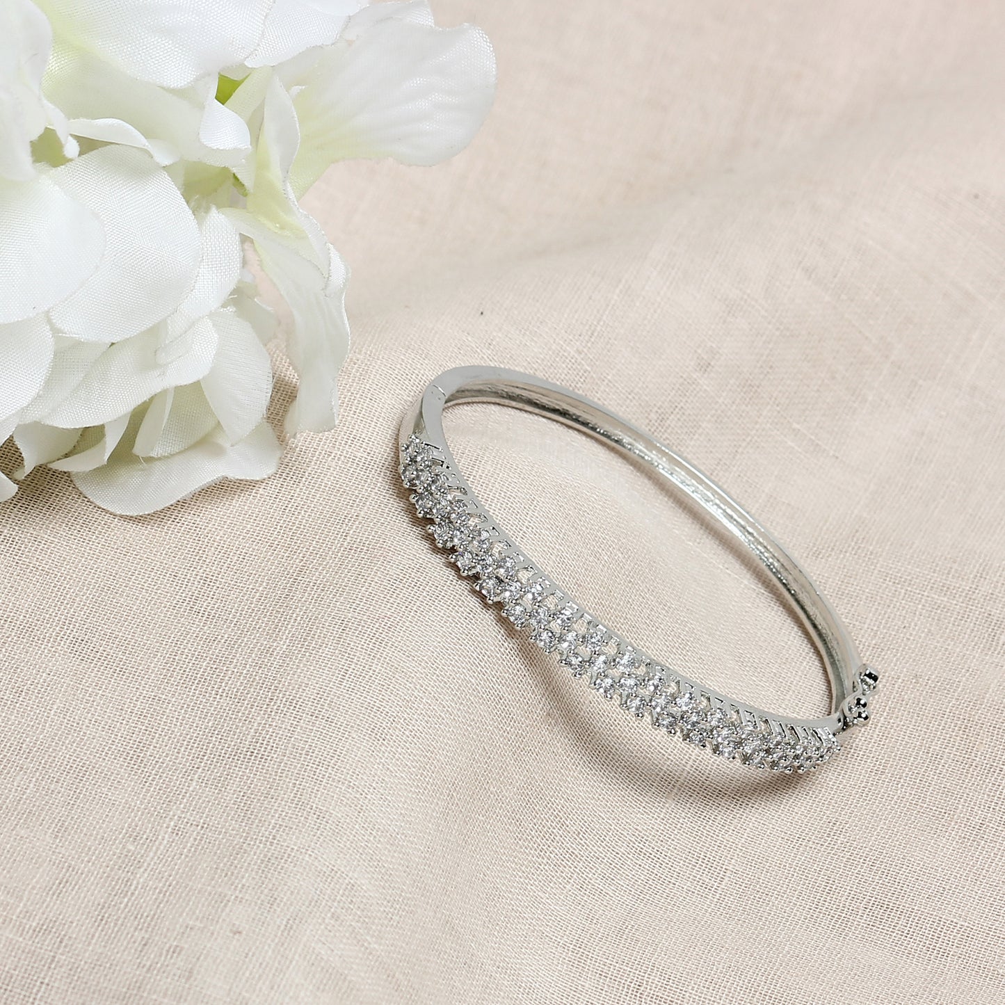 Bracelet in American Diamonds