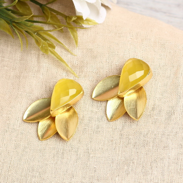 Yellow in Leaf