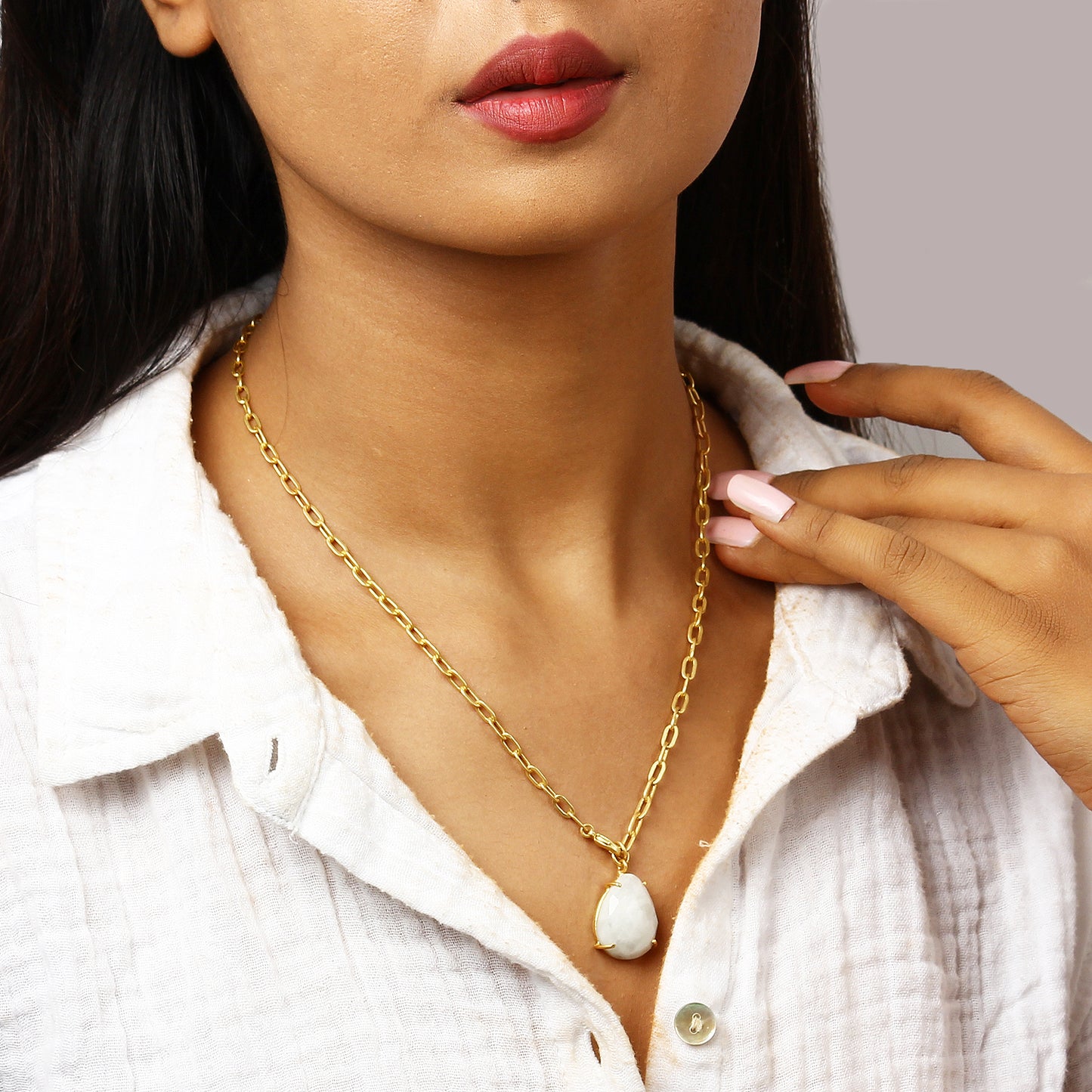 Chic in Moon