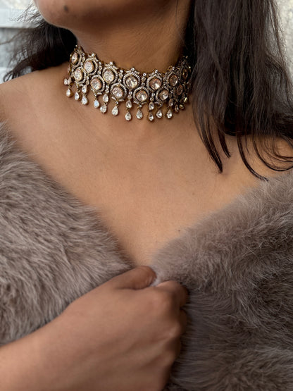 Isra Choker