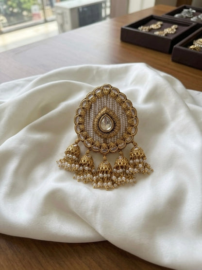 Mukta-Mani Kesha Pin