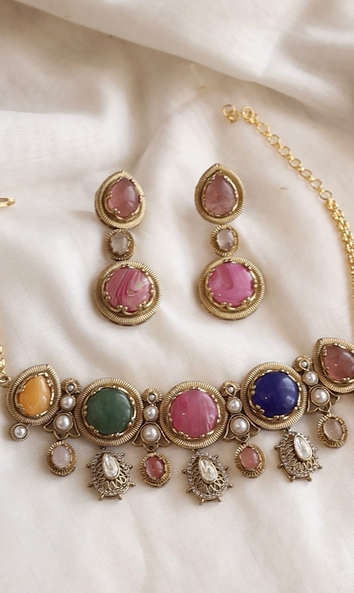Vrushka Navratan Choker