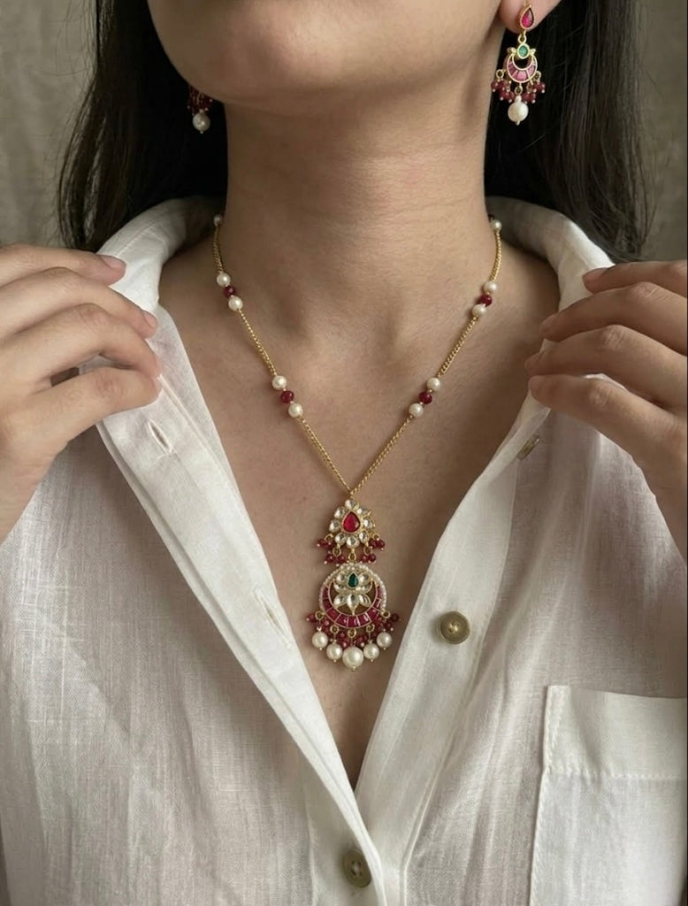 Shree Kundan Pendant Set