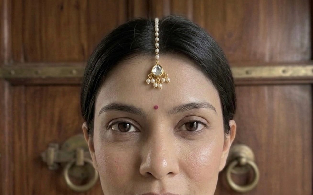 Gullika Maangtikka in White Kundan