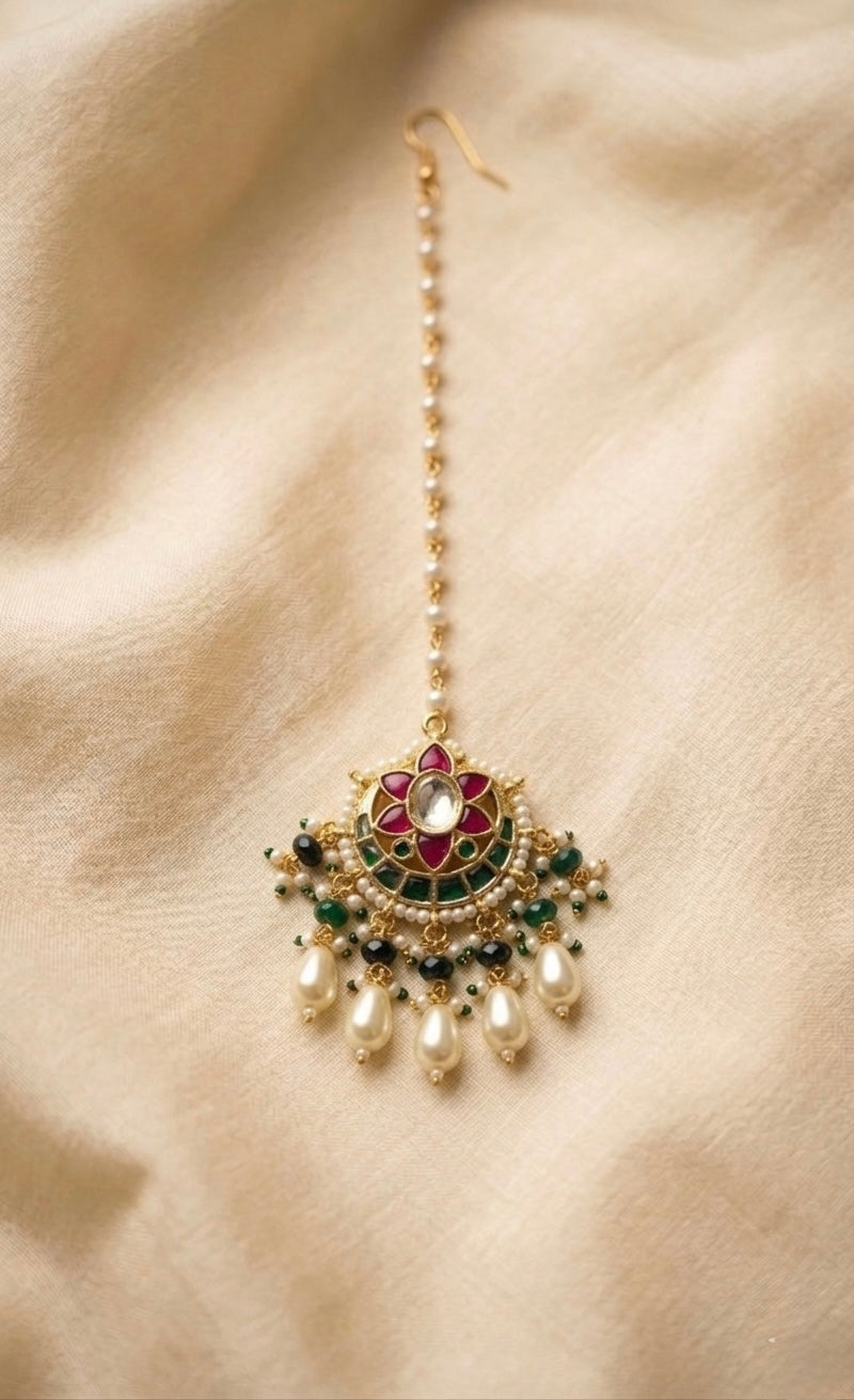 Abeer Phool Tikka with Emerald Cresent