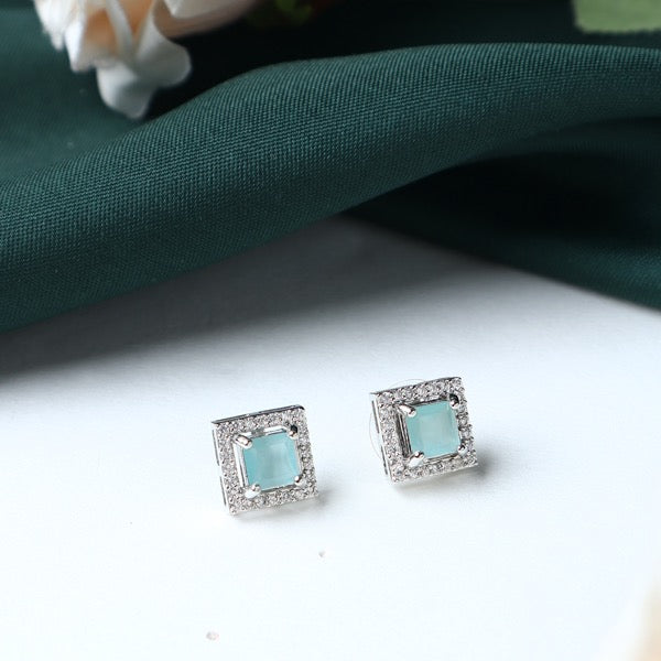 Single Stud in Square Mint