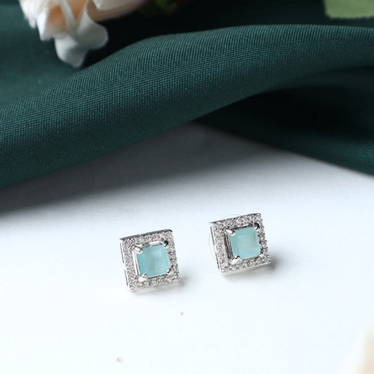 Single Stud in Square Mint