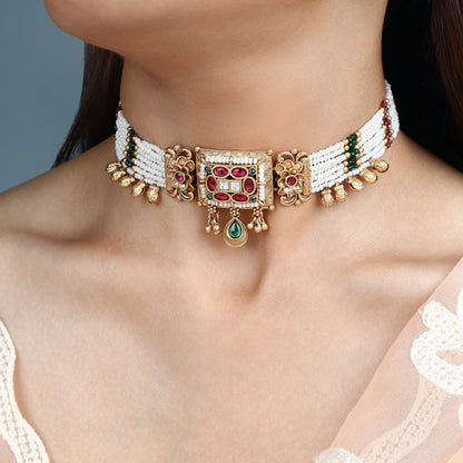 Sara Gold Pearl Choker