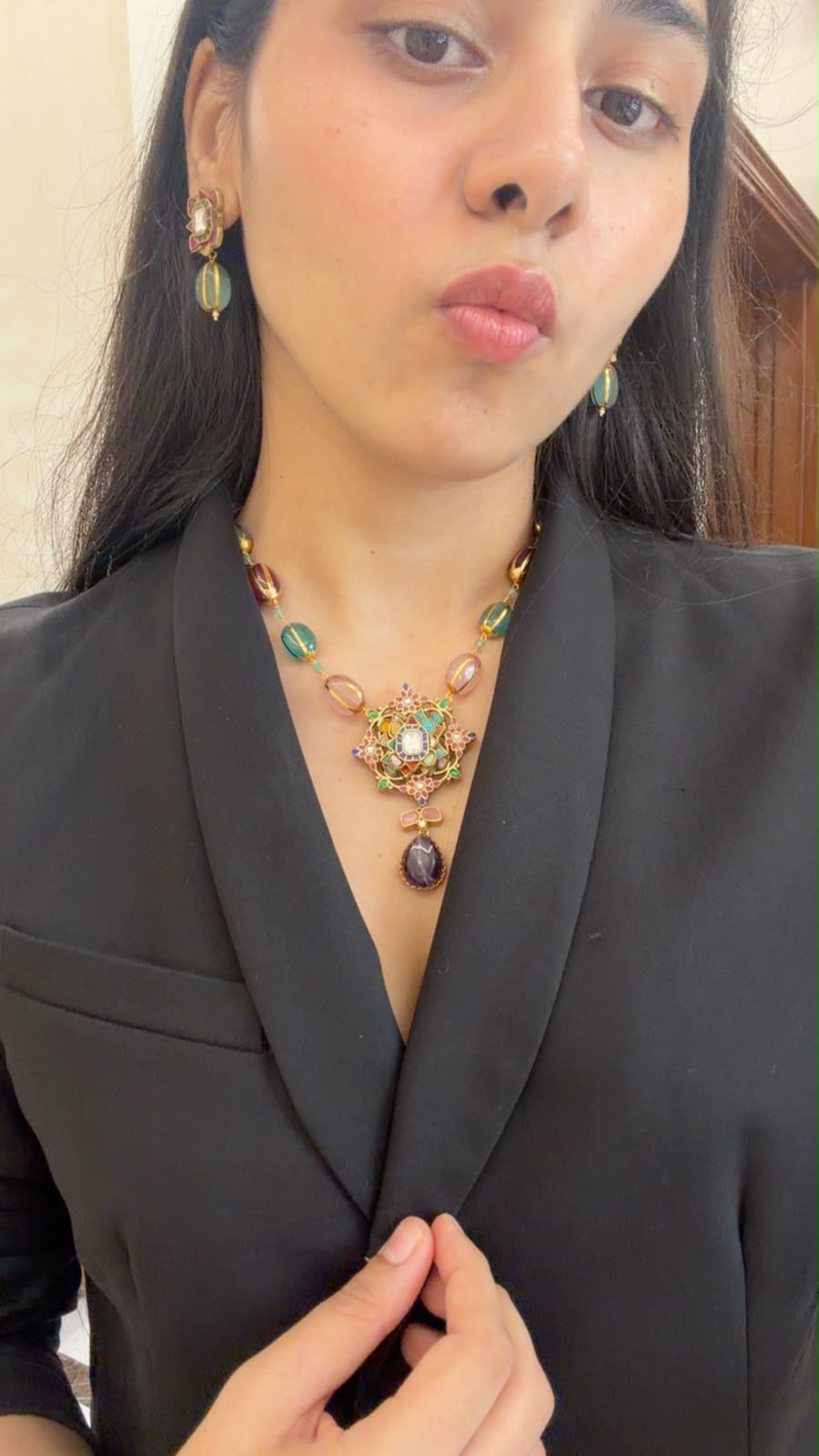 Royal Medallion neck set