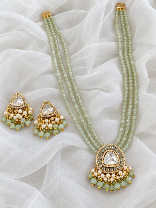 Tribhuj Pista Kundan neckset