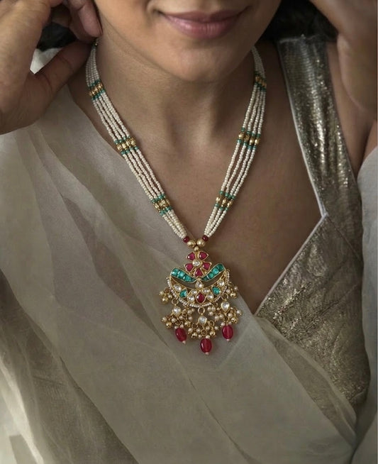 pendant necklace