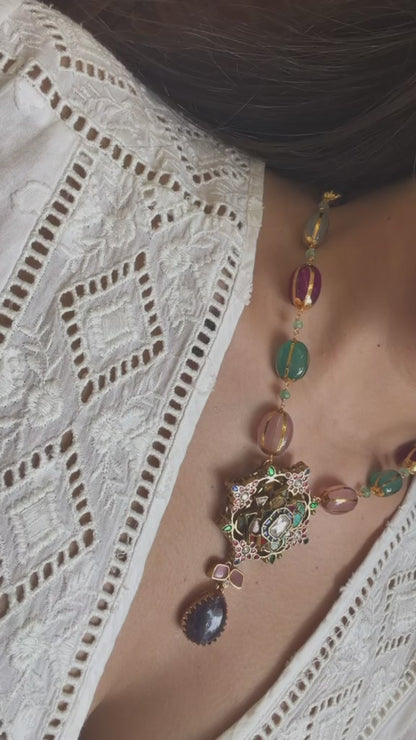 Royal Medallion neck set