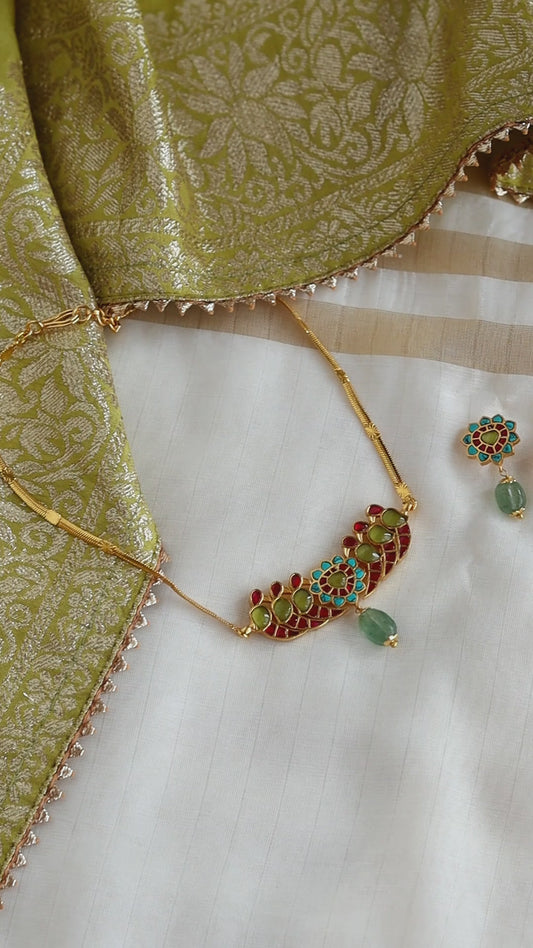 Kavya Chic  Choker