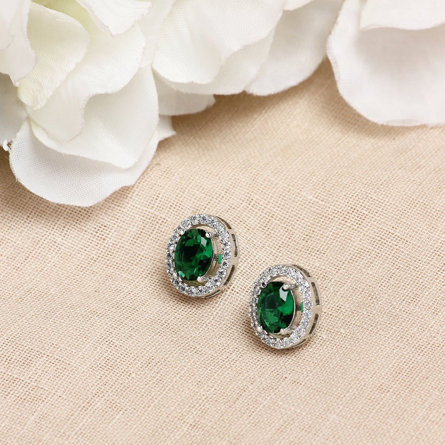 Oval in Emerald and Diamond